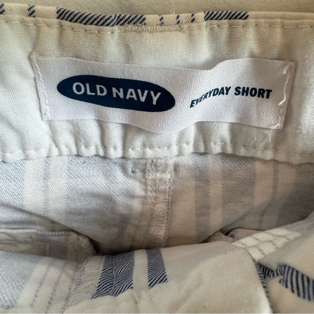 Old Navy White and Blue Strip Everyday Shorts Size 8 - Picture 7 of 7